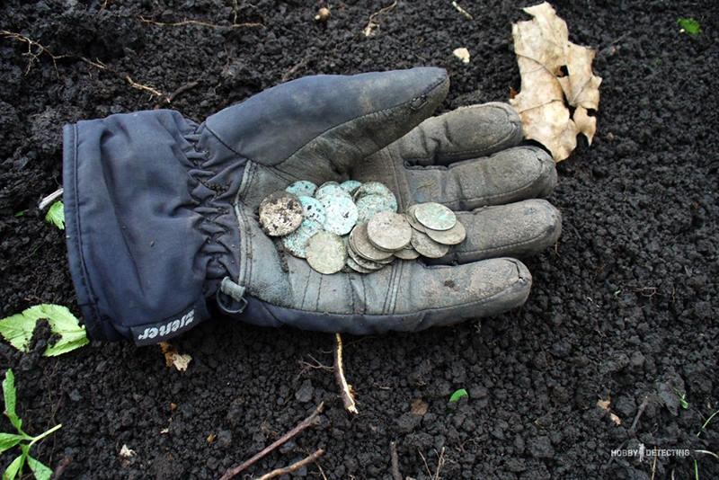 Find a treasure trove of silver coins with a cheap metal detector? Easily! (Fire Find+)