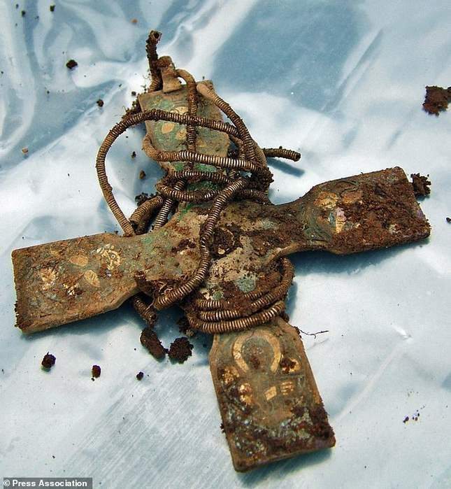 Found: a marvelous pot of Viking treasure (contains gold)