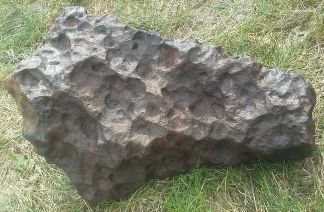 meteorite-weighing-174-kilos-cost-1