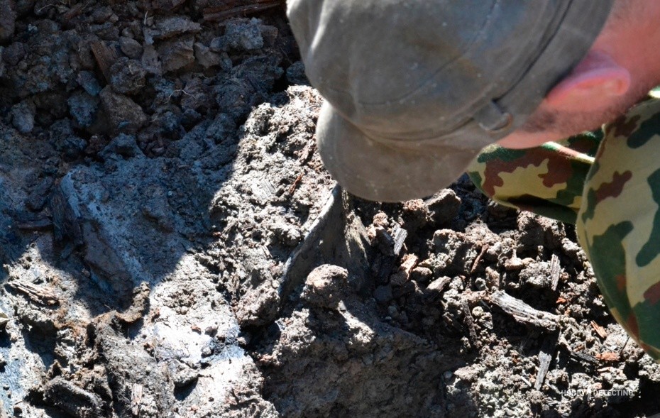 Pit of the SS dugout! (Competitive history of a digger, a cop in war)