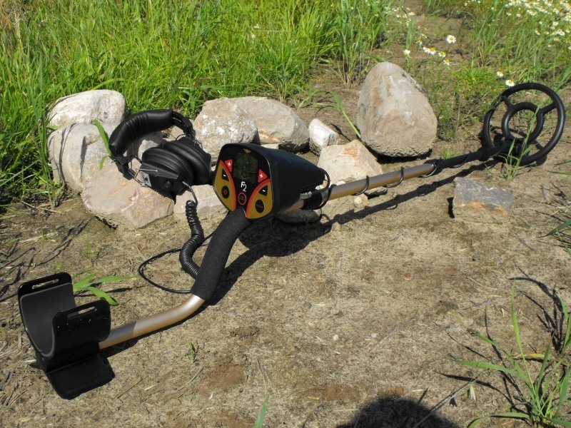 Fisher F2 metal detector