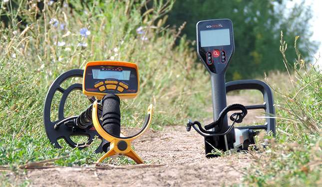 minelab-go-find-20-vs-garrett-ace-250-01