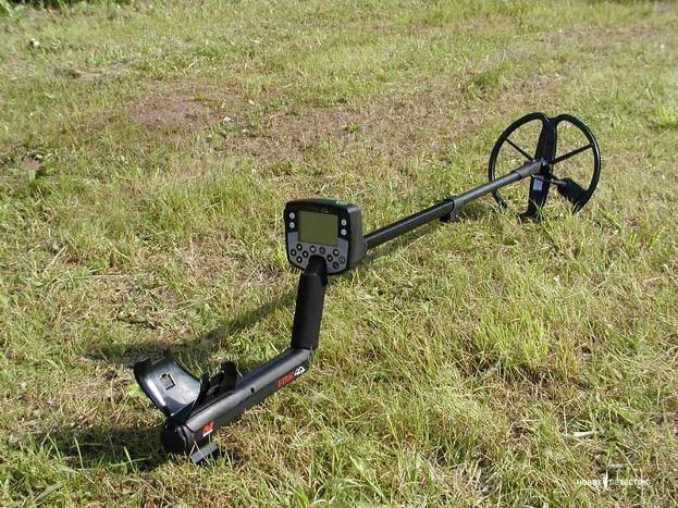 Which metal detector to choose in 2017? (Rating of metal detectors 2016) Minelab E-Trac Minelab E-Trac Tractor