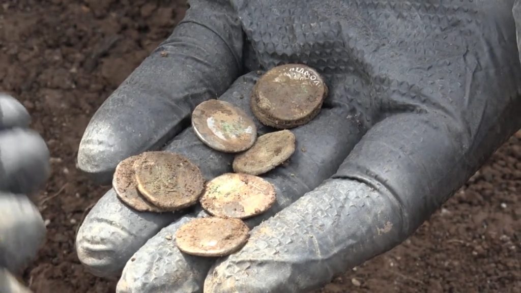 Treasure of Roman silver coins found XP Deus