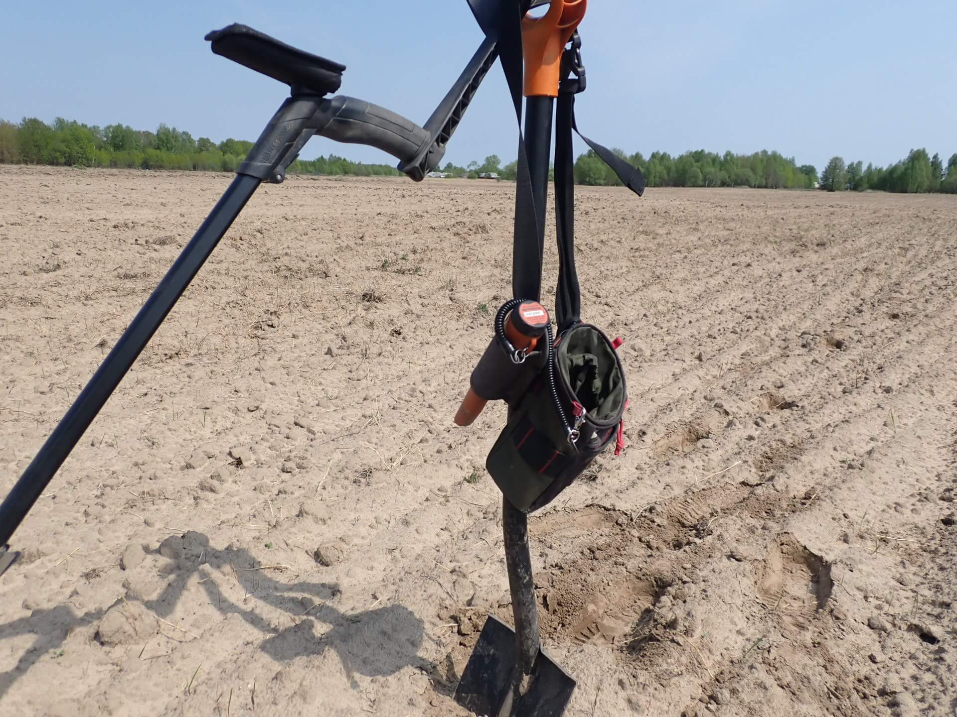 The most unusual, atypical and interesting encounters with diggers in a plowed field