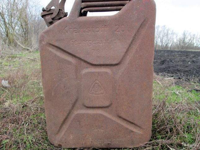 found-wwii-german-jerrycan-05