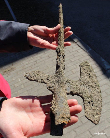 16th century halberd from the river (photo+)