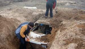 A car… found with metal detector! Photos